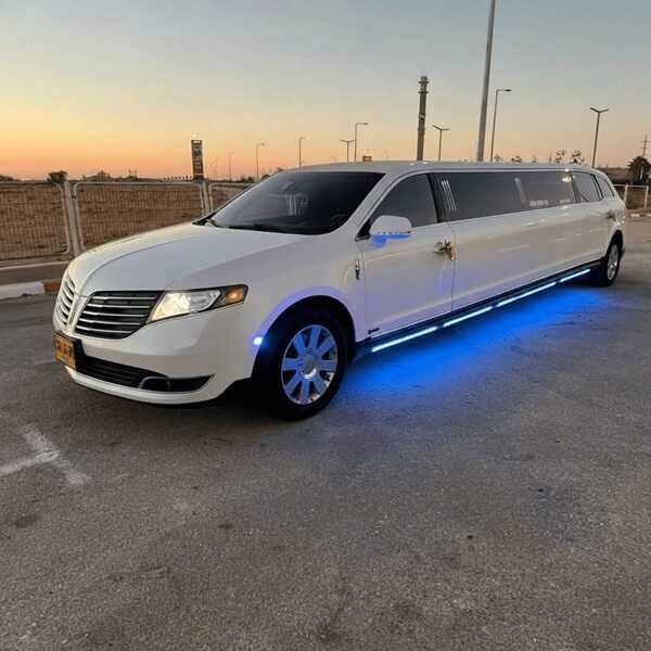 לימוזינה להשכרה